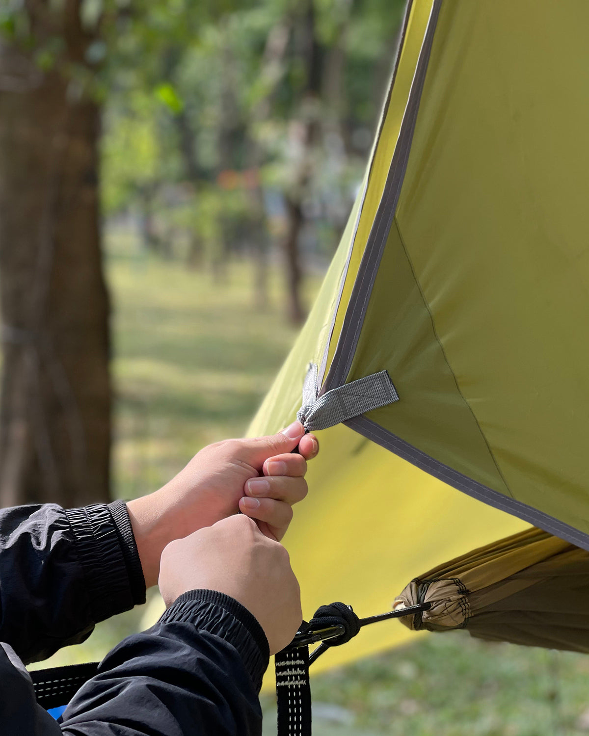 Sunyear Camping Hammock with Rain Fly and Net - Outdoor Hammock Accessories-Double Hammock Tent for Outside-Keep Side Wind&Rain-Large and Heavy Duty (118×78 in)